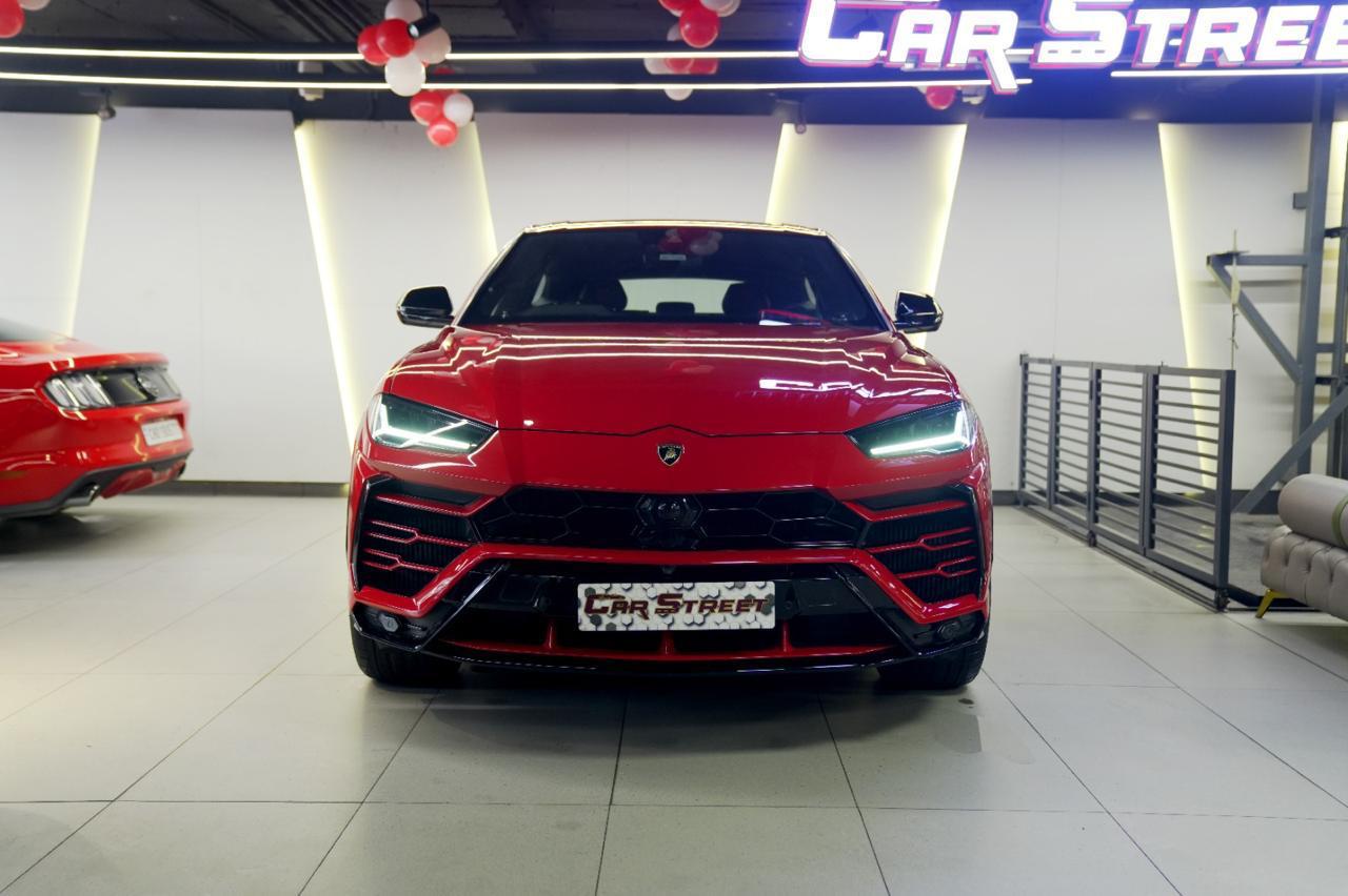 Lamborghini Urus V8